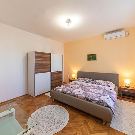 Lovely Apartment In Kastel Kambelovac With Wifi Kaštela 外观 照片